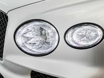 Bentayga V8 TOURING   NAIM   AHK   STANDHEIZUNG