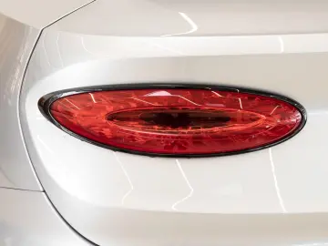 Bentayga V8 TOURING   NAIM   AHK   STANDHEIZUNG