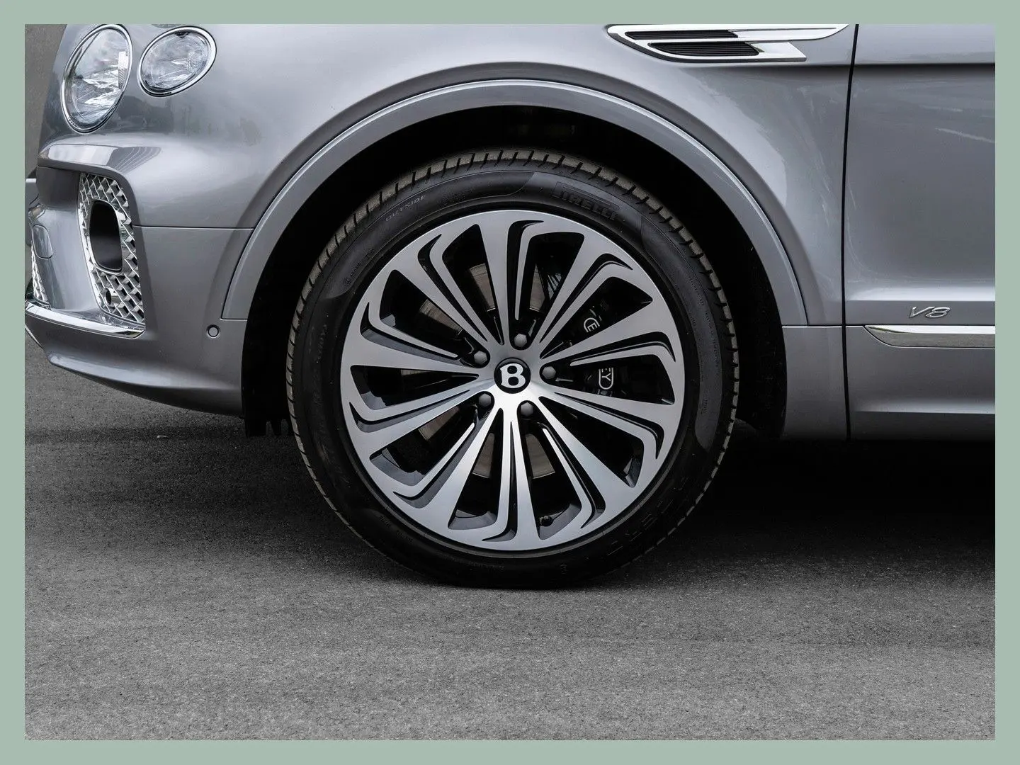 Bentayga V8 First Edition    BENTLEY DÜSSELDORF