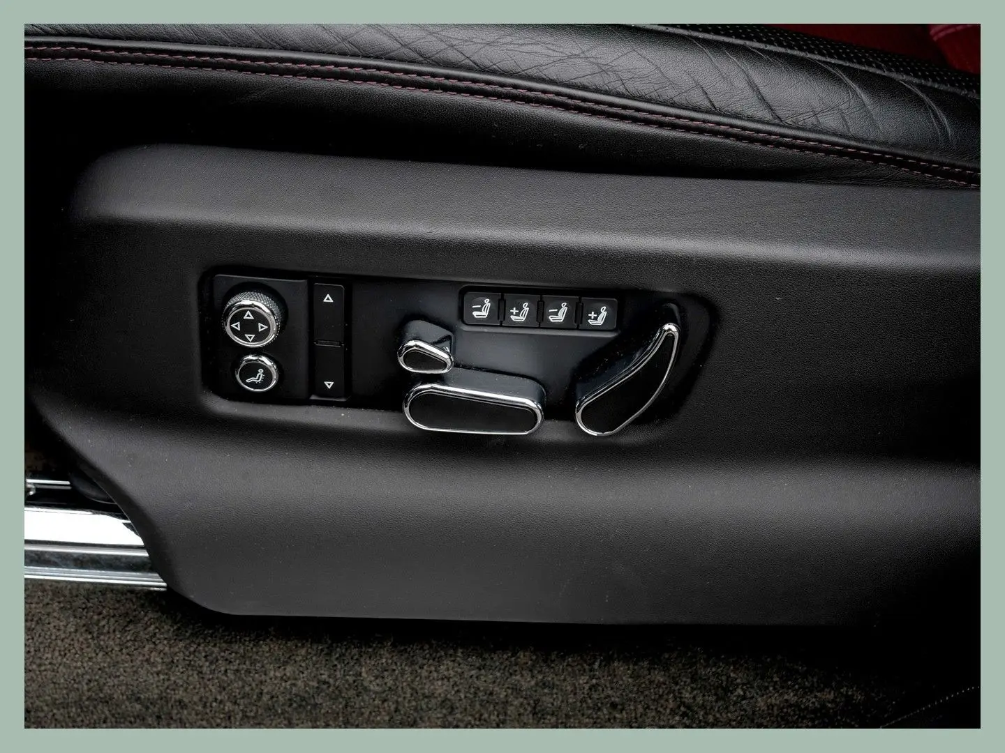 Bentayga V8 First Edition    BENTLEY DÜSSELDORF