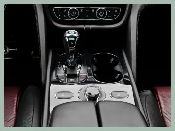 Bentayga V8 First Edition    BENTLEY DÜSSELDORF