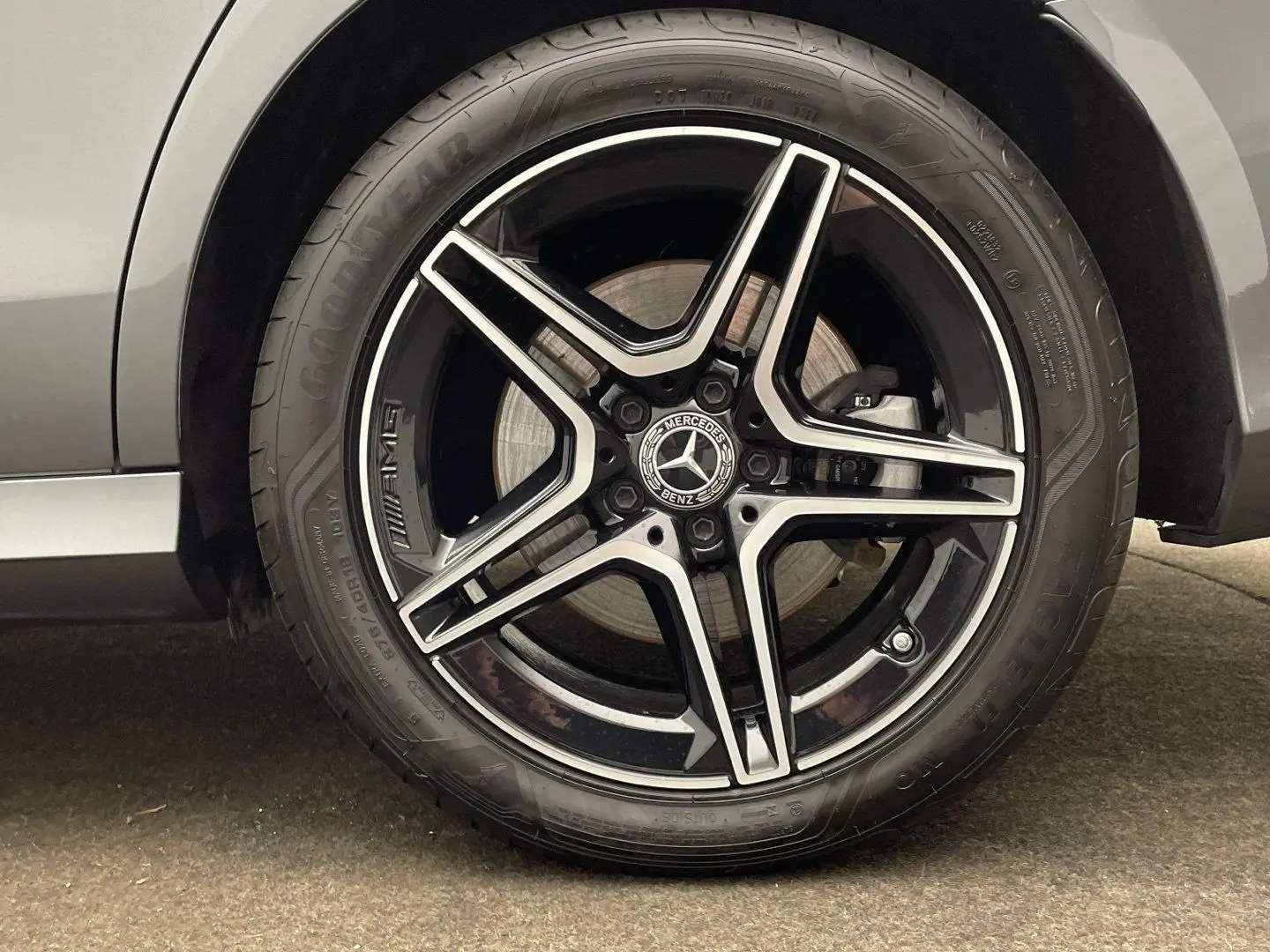 Mercedes Benz E 300 de AMG line