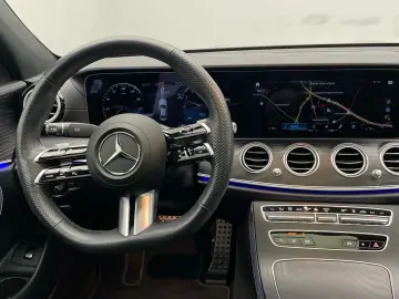 Mercedes Benz E 300 de AMG line