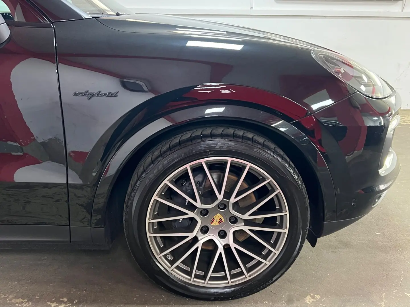 Porsche Cayenne Coupe E-Hybrid Platinum Edition