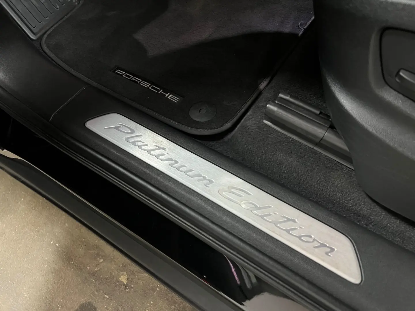 Porsche Cayenne Coupe E-Hybrid Platinum Edition