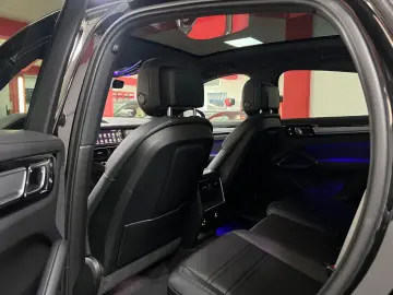 Porsche Cayenne Coupe E-Hybrid Platinum Edition