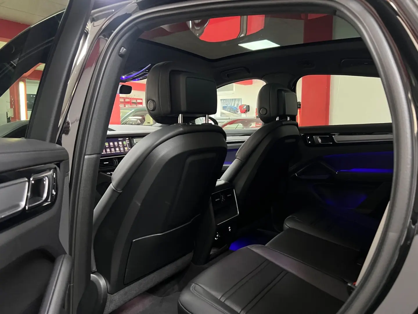 Porsche Cayenne Coupe E-Hybrid Platinum Edition