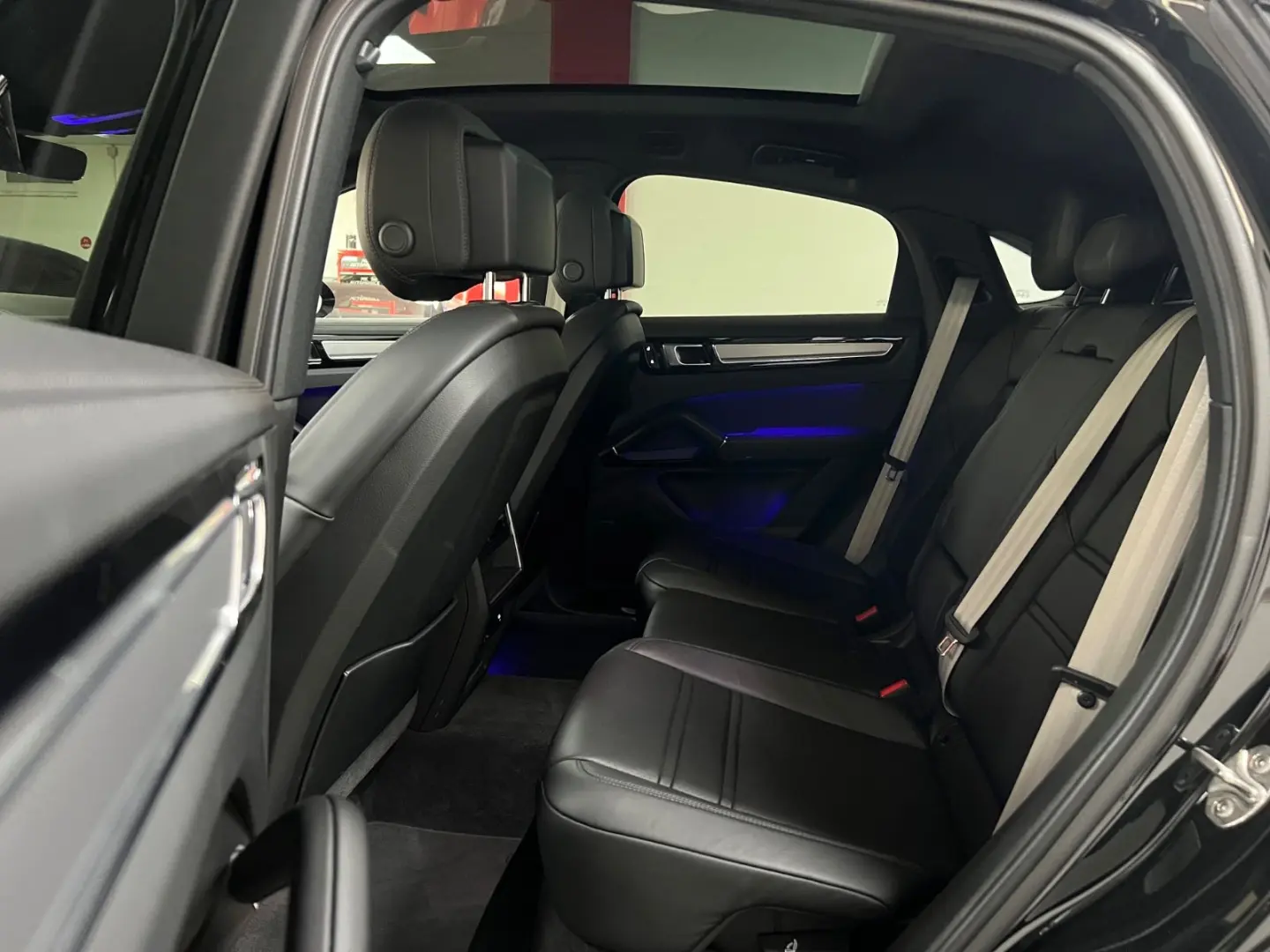 Porsche Cayenne Coupe E-Hybrid Platinum Edition