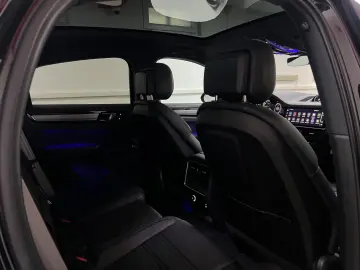 Porsche Cayenne Coupe E-Hybrid Platinum Edition