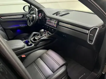 Porsche Cayenne Coupe E-Hybrid Platinum Edition