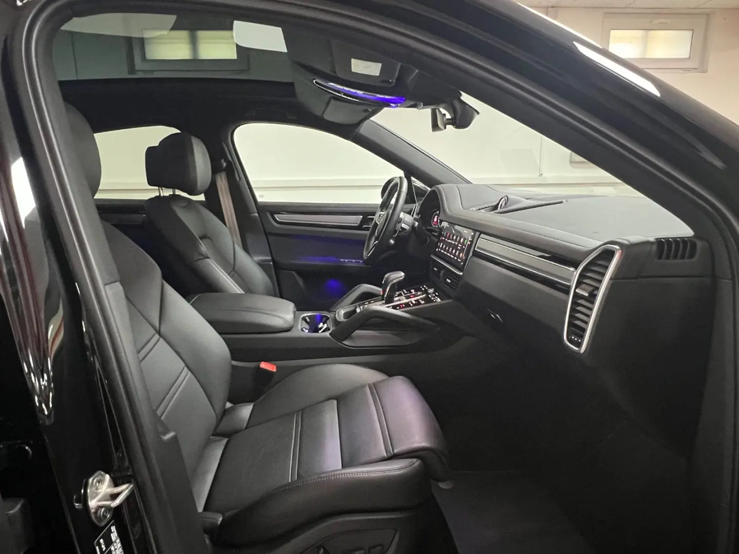 Porsche Cayenne Coupe E-Hybrid Platinum Edition