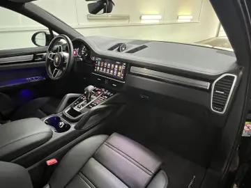 Porsche Cayenne Coupe E-Hybrid Platinum Edition