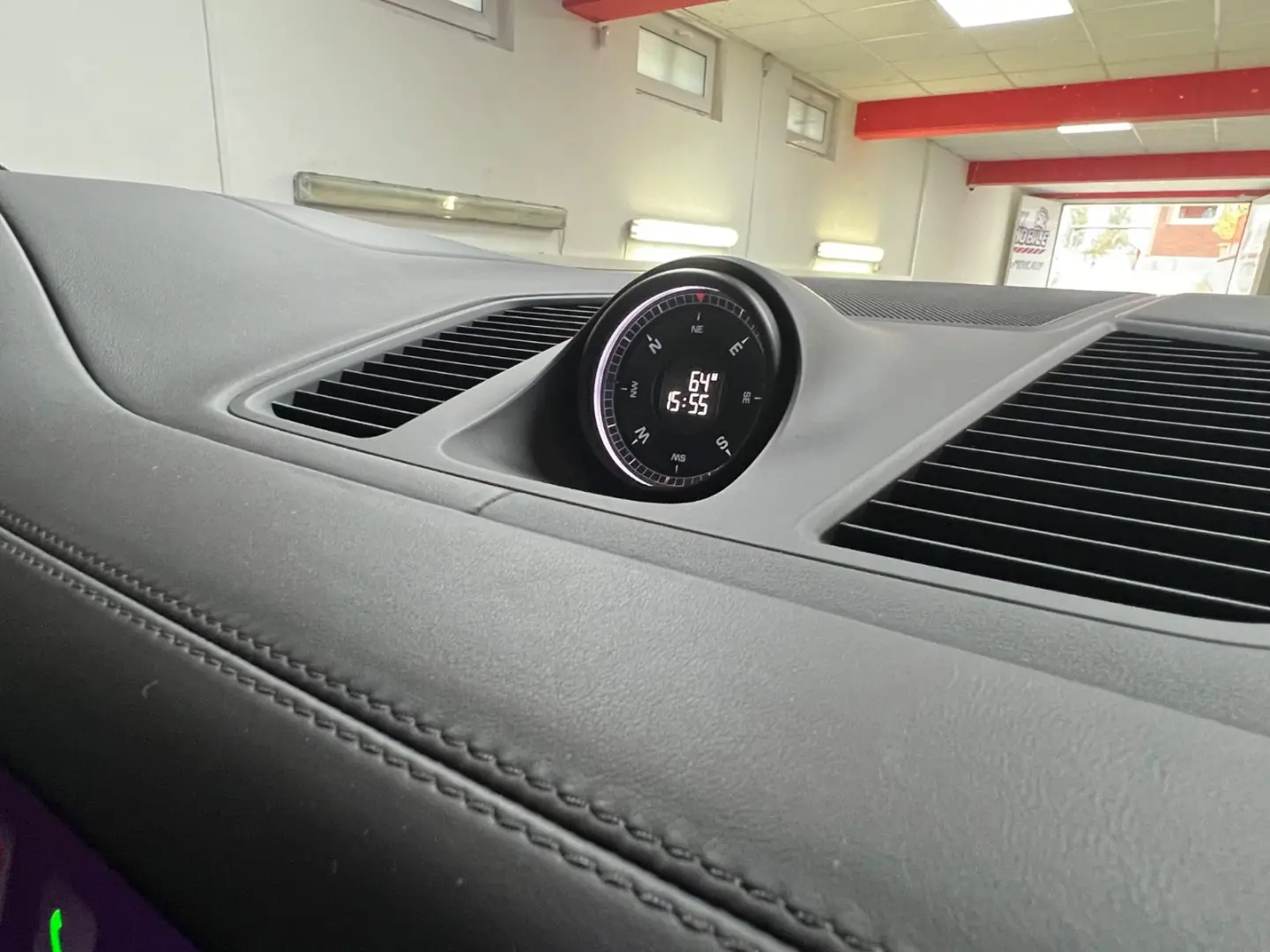 Porsche Cayenne Coupe E-Hybrid Platinum Edition