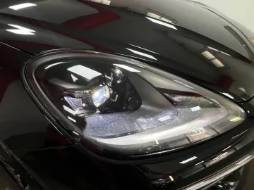 Porsche Cayenne Coupe E-Hybrid Platinum Edition