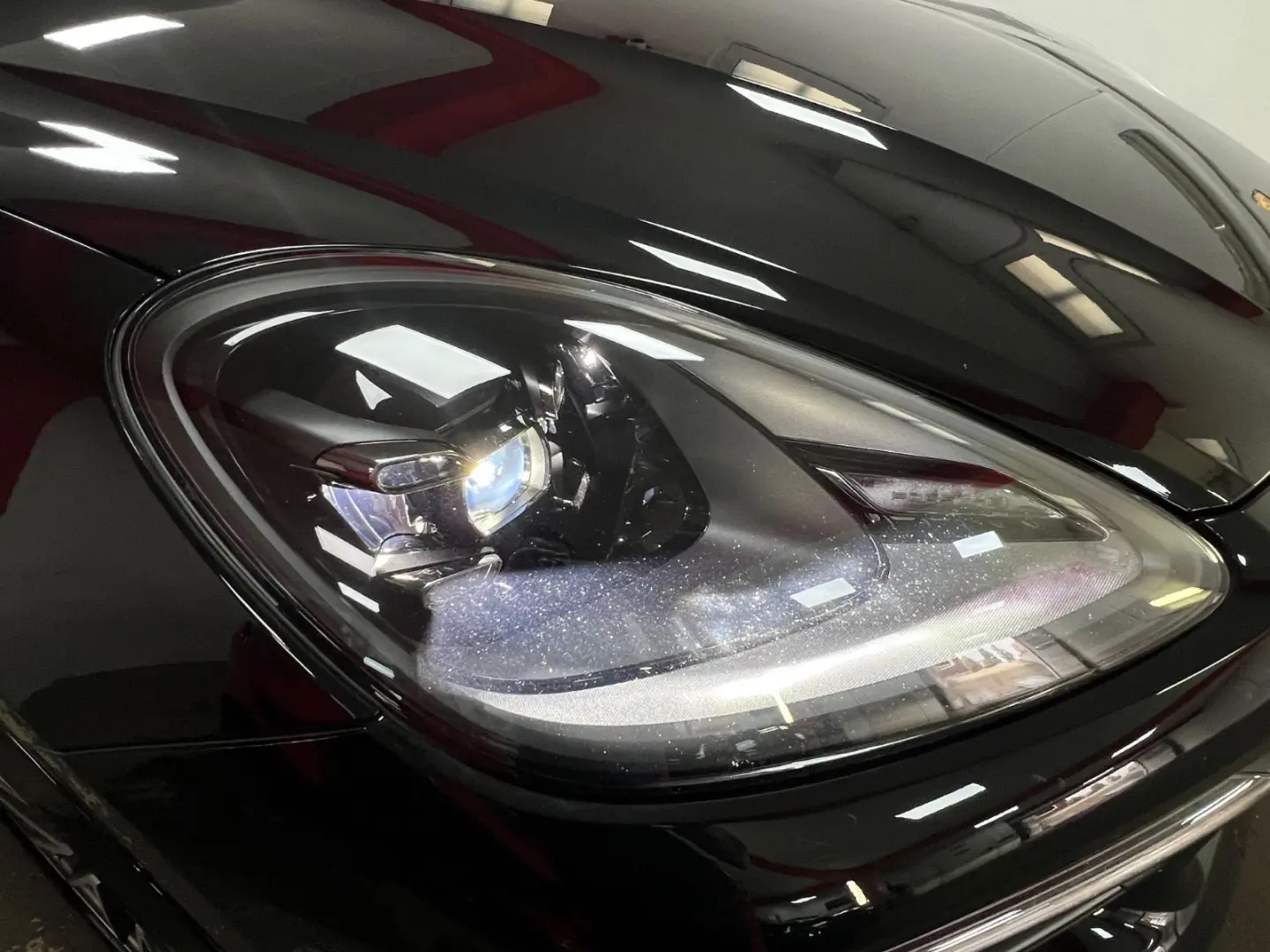 Porsche Cayenne Coupe E-Hybrid Platinum Edition