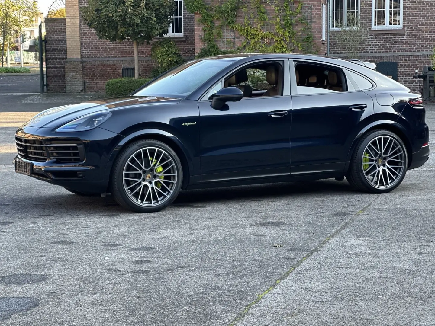 Porsche Cayenne E-Hybrid Coupe Platinum Edition