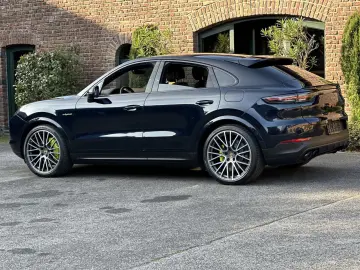 Porsche Cayenne E-Hybrid Coupe Platinum Edition
