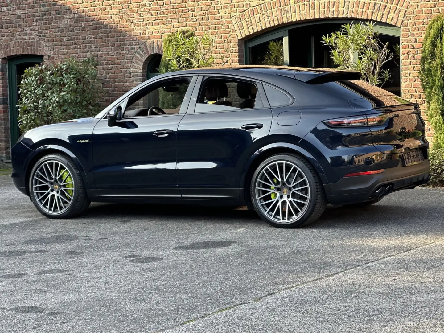 Porsche Cayenne E-Hybrid Coupe Platinum Edition