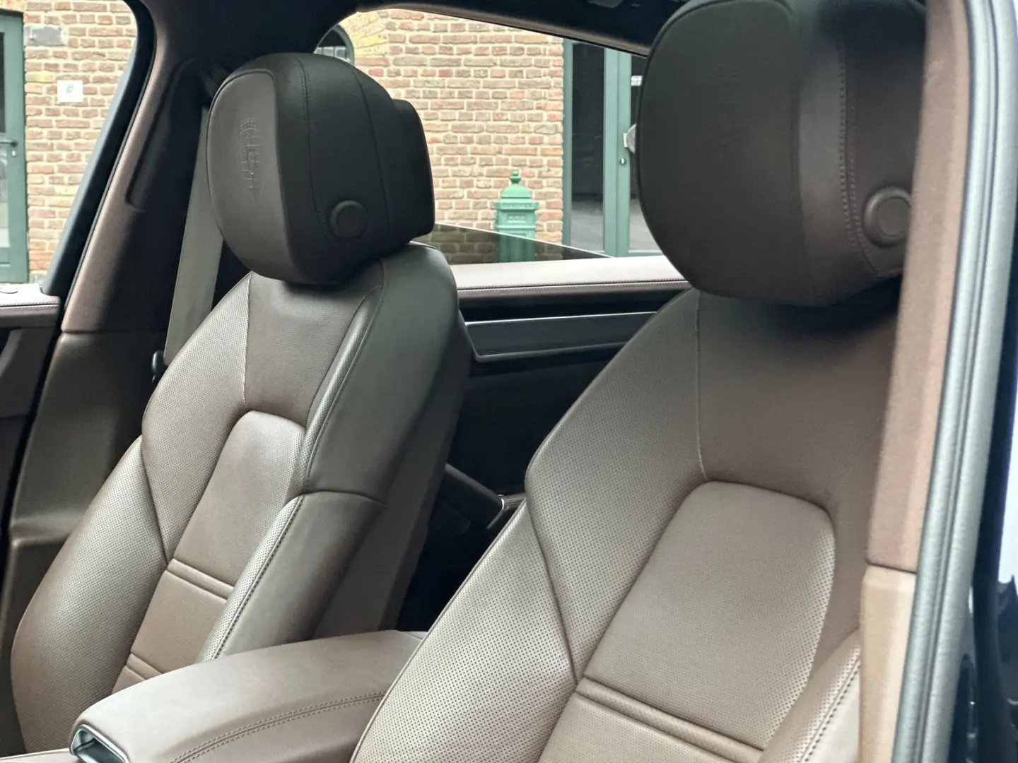 Porsche Cayenne E-Hybrid Coupe Platinum Edition