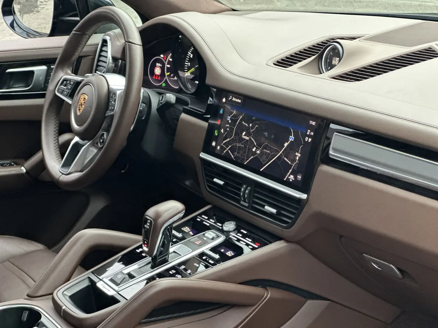 Porsche Cayenne E-Hybrid Coupe Platinum Edition