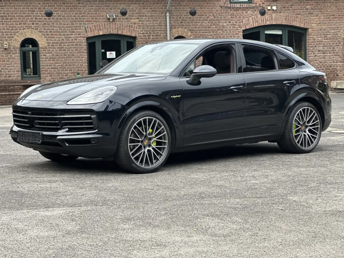 Porsche Cayenne E-Hybrid Coupe Platinum Edition