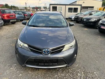 Toyota Auris 1.8 Hybrid Rate si Garantie