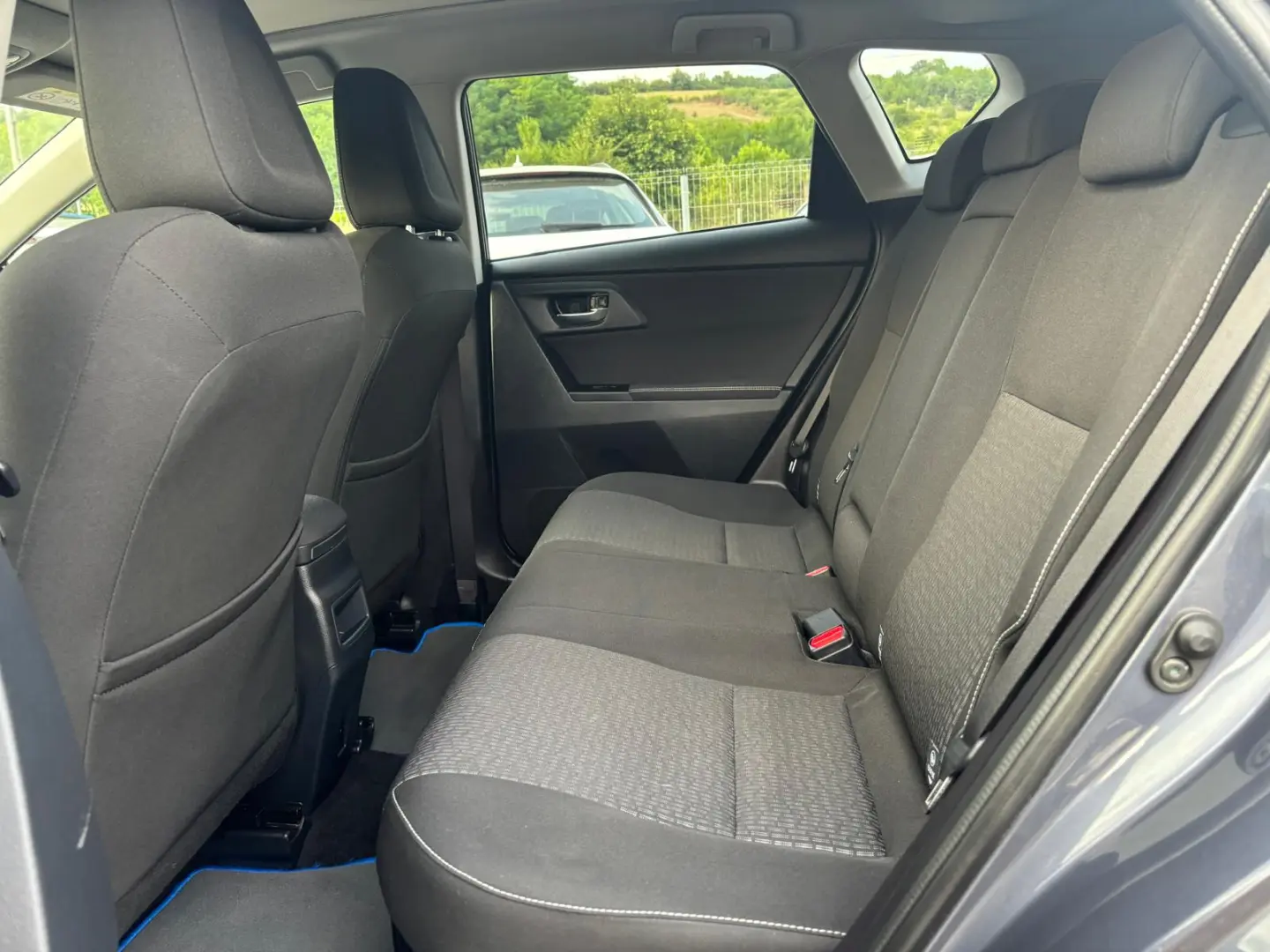 Toyota Auris 1.8 Hybrid Rate si Garantie