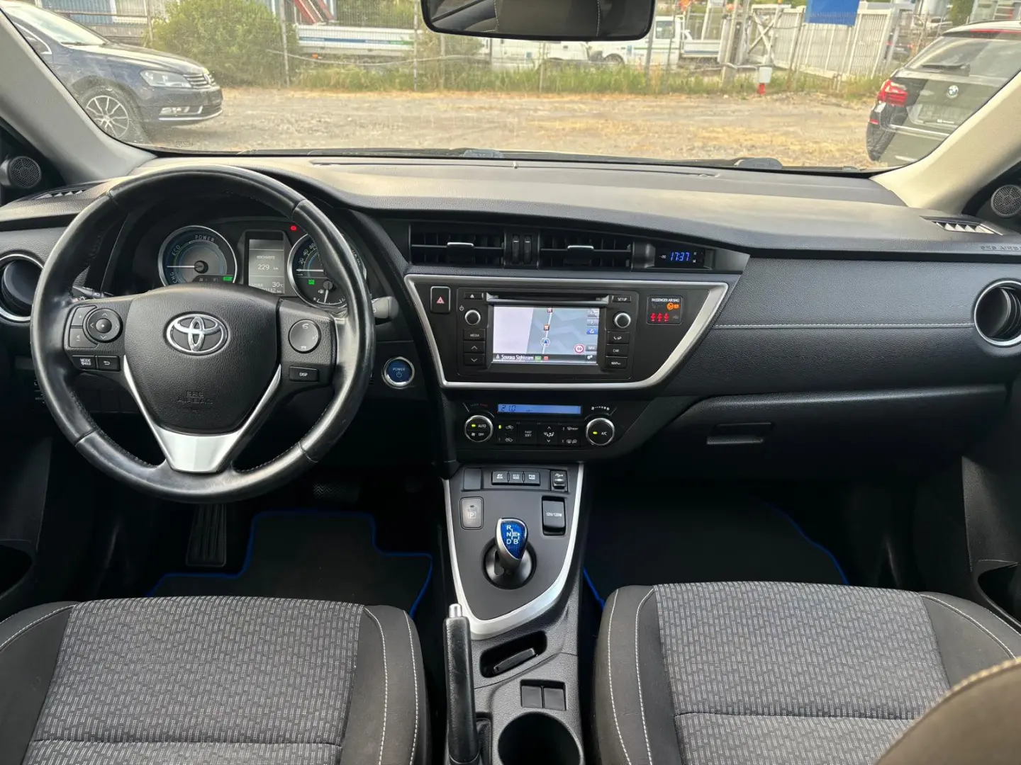Toyota Auris 1.8 Hybrid Rate si Garantie