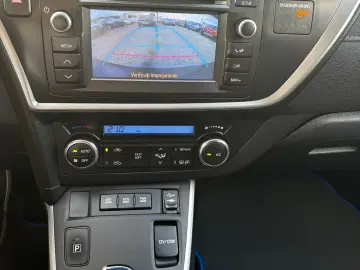 Toyota Auris 1.8 Hybrid Rate si Garantie