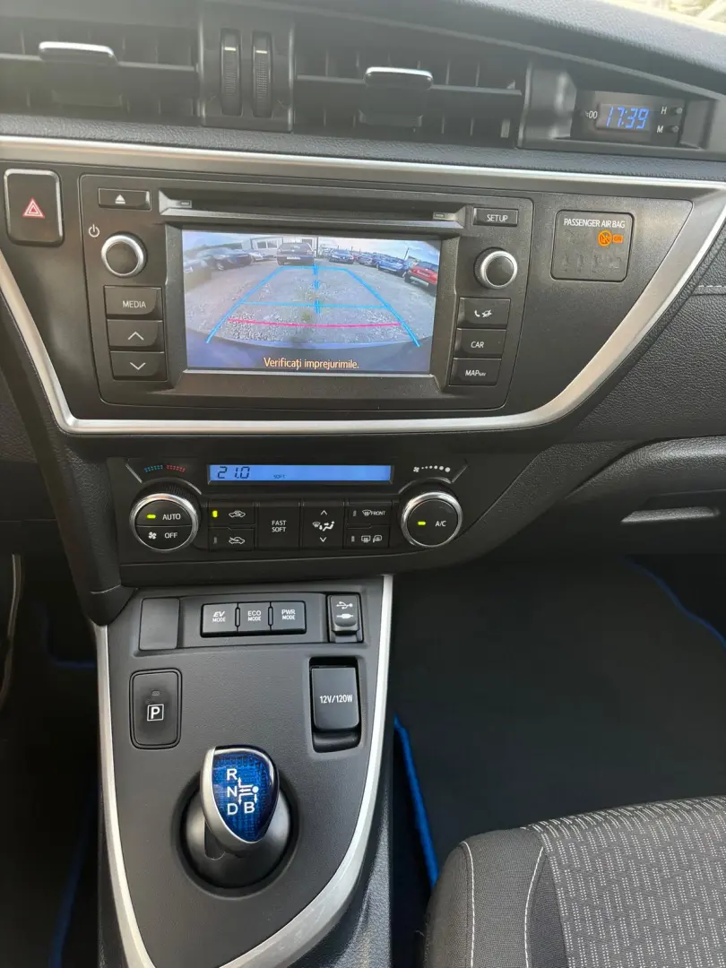 Toyota Auris 1.8 Hybrid Rate si Garantie