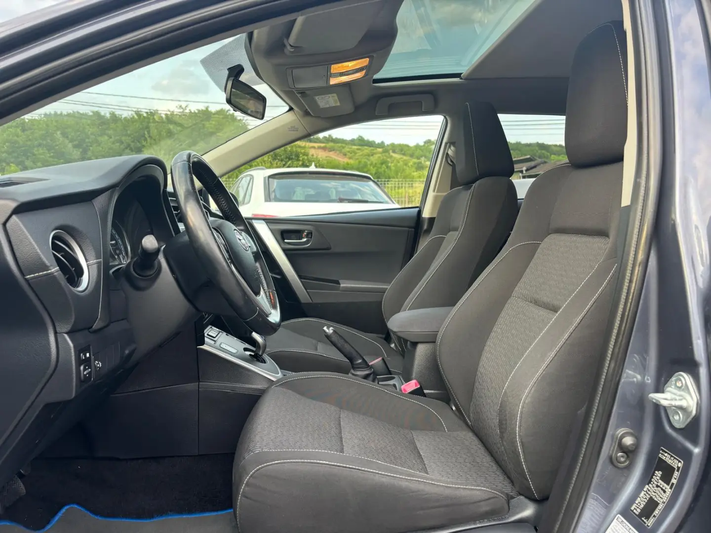 Toyota Auris 1.8 Hybrid Rate si Garantie