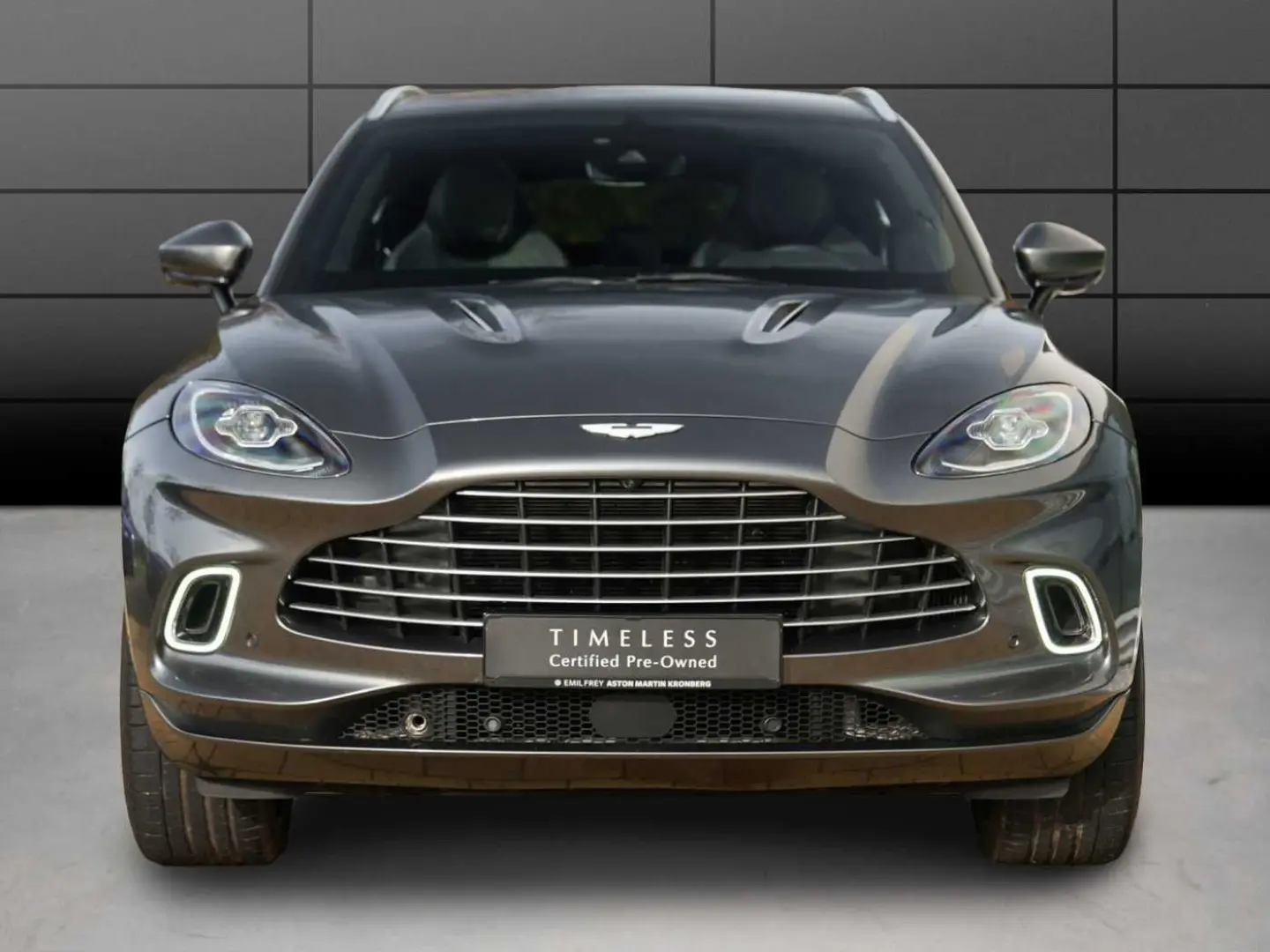ASTON MARTIN DBX 550