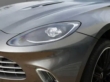 ASTON MARTIN DBX 550