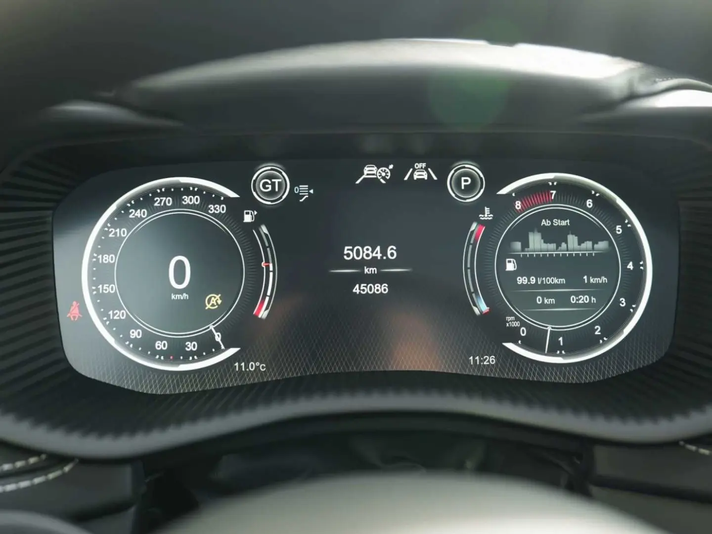 ASTON MARTIN DBX 550