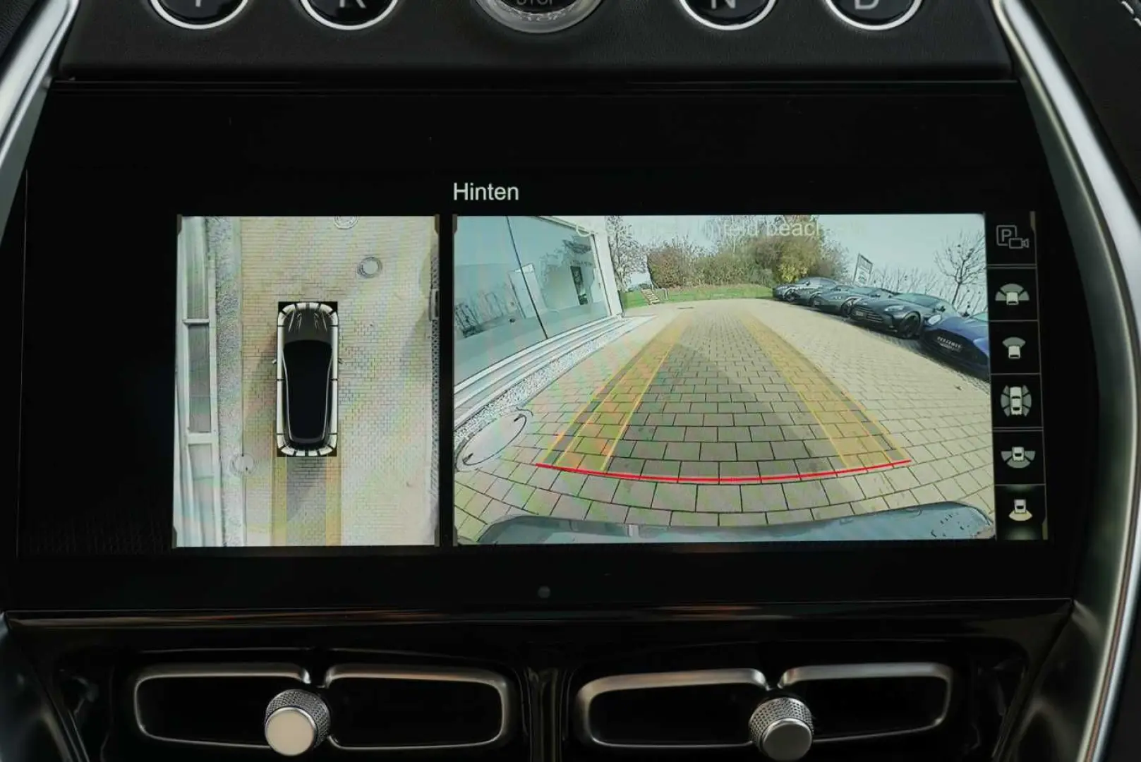 ASTON MARTIN DBX 550