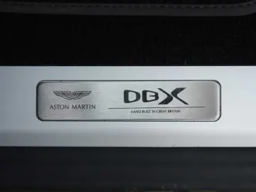 ASTON MARTIN DBX 550