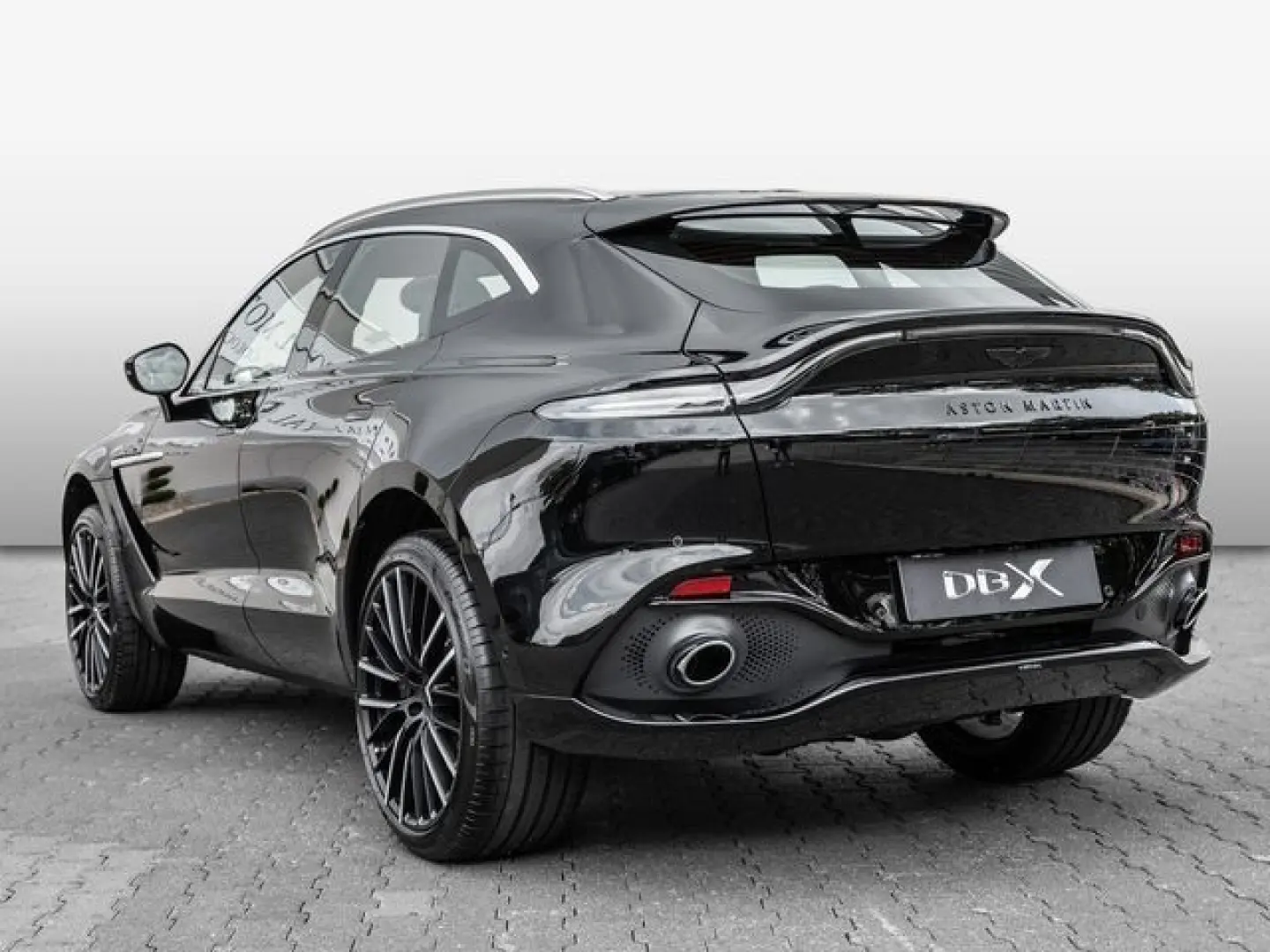 ASTON MARTIN DBX Jet Black Onyx Black