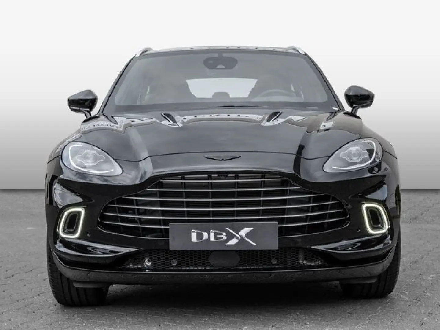 ASTON MARTIN DBX Jet Black Onyx Black