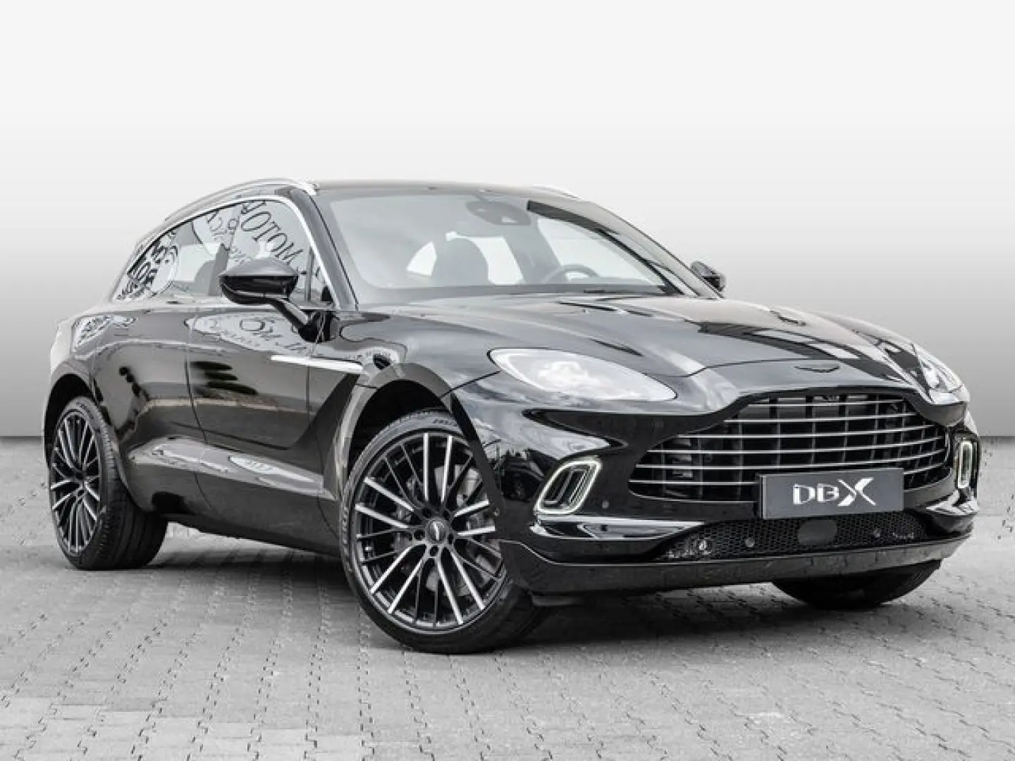 ASTON MARTIN DBX Jet Black Onyx Black
