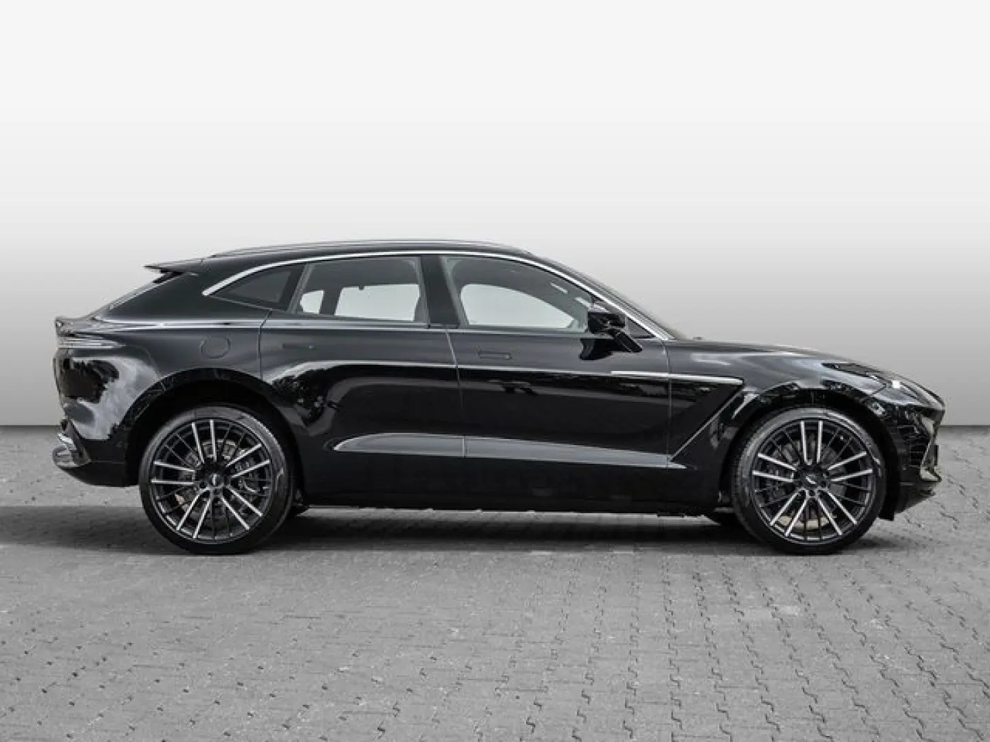 ASTON MARTIN DBX Jet Black Onyx Black