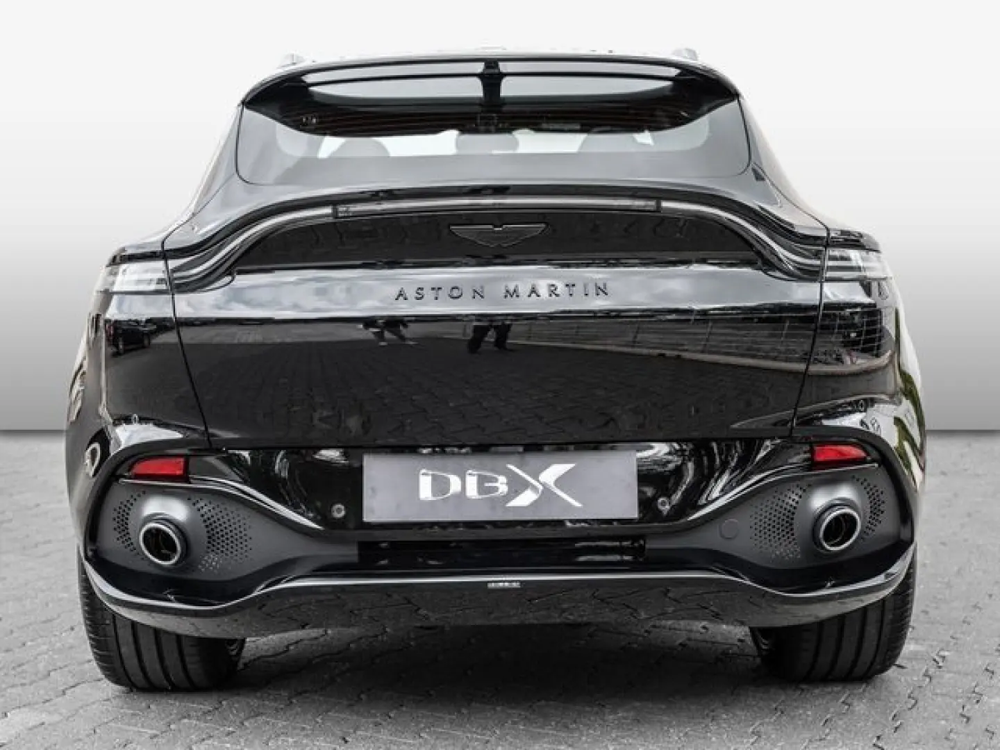 ASTON MARTIN DBX Jet Black Onyx Black