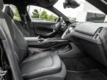 ASTON MARTIN DBX Jet Black Onyx Black