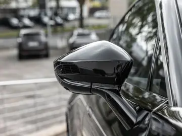 ASTON MARTIN DBX Jet Black Onyx Black