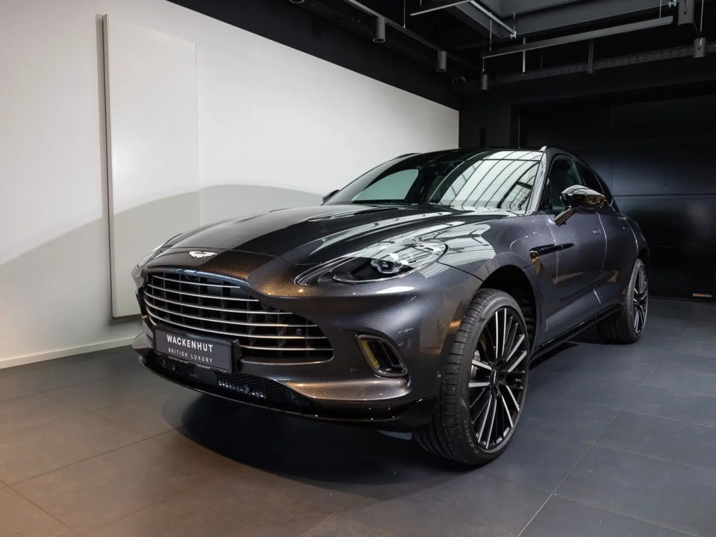 ASTON MARTIN DBX - Xenon Grey