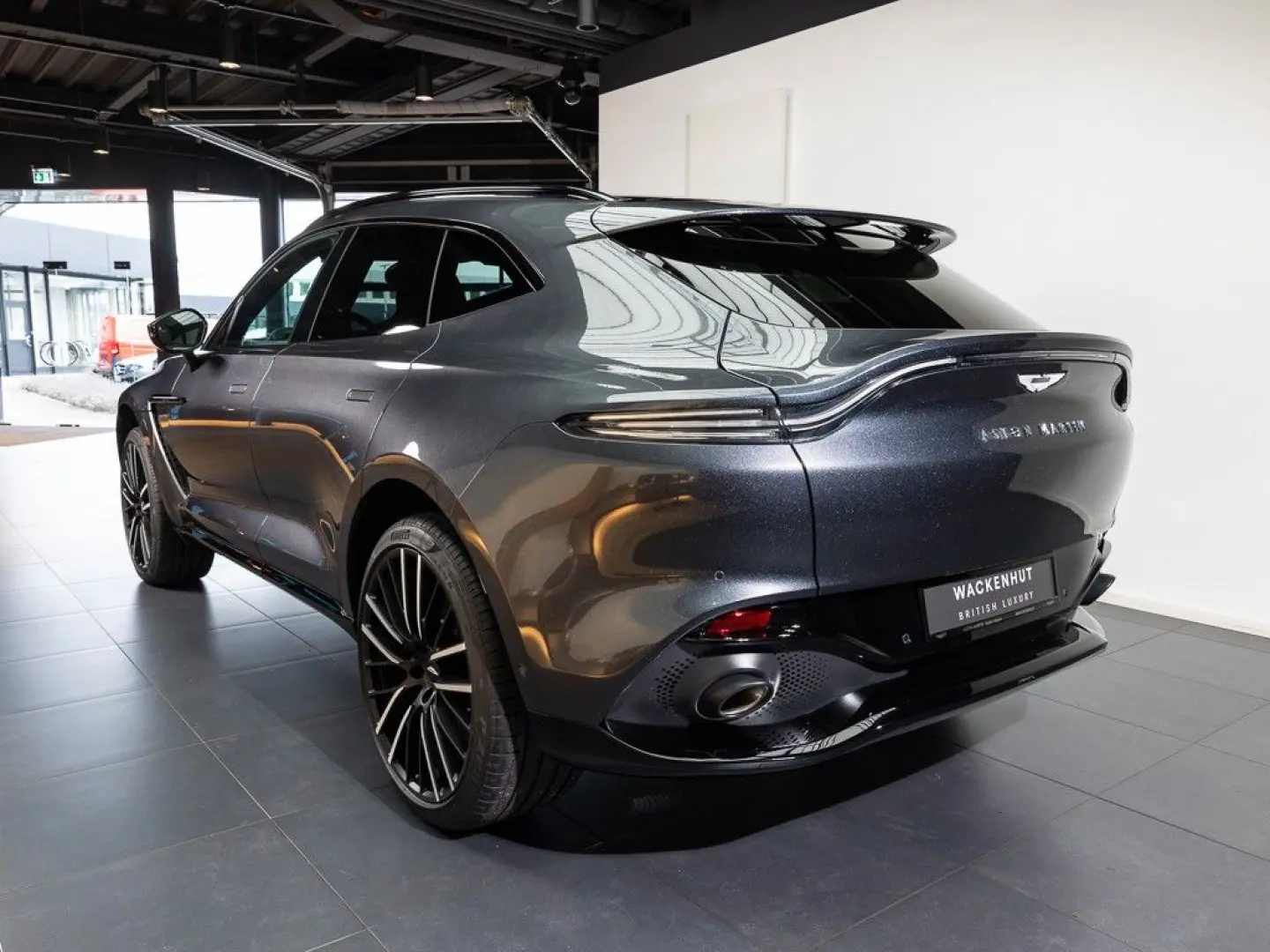 ASTON MARTIN DBX - Xenon Grey