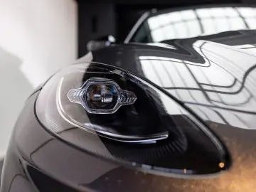 ASTON MARTIN DBX - Xenon Grey