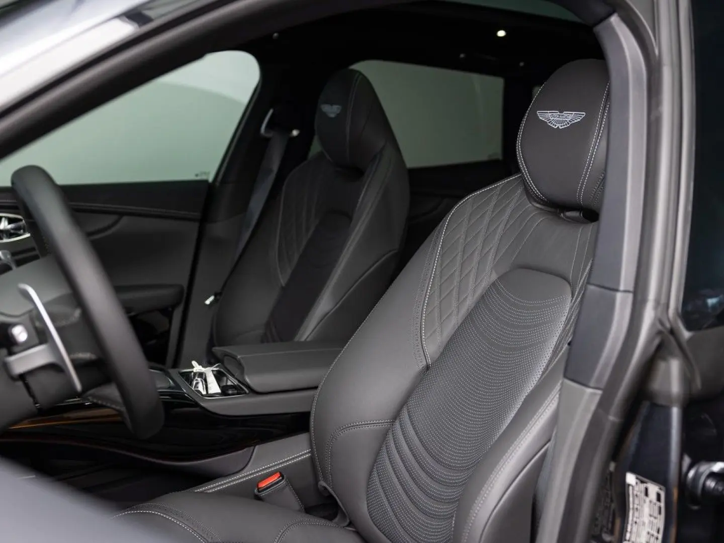 ASTON MARTIN DBX - Xenon Grey