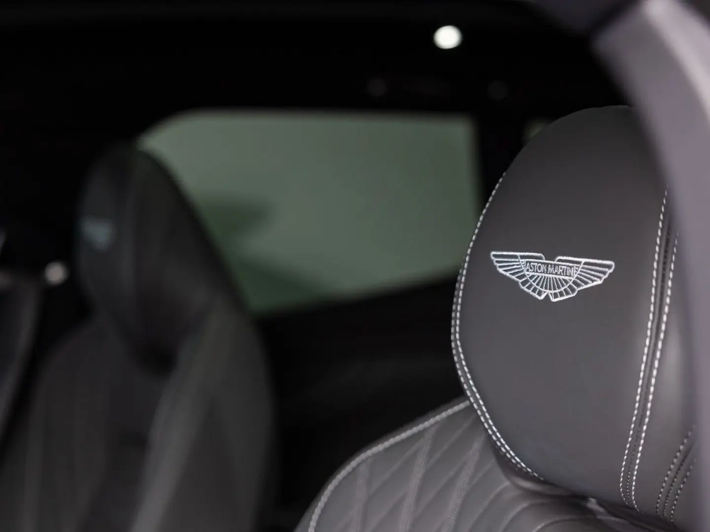 ASTON MARTIN DBX - Xenon Grey