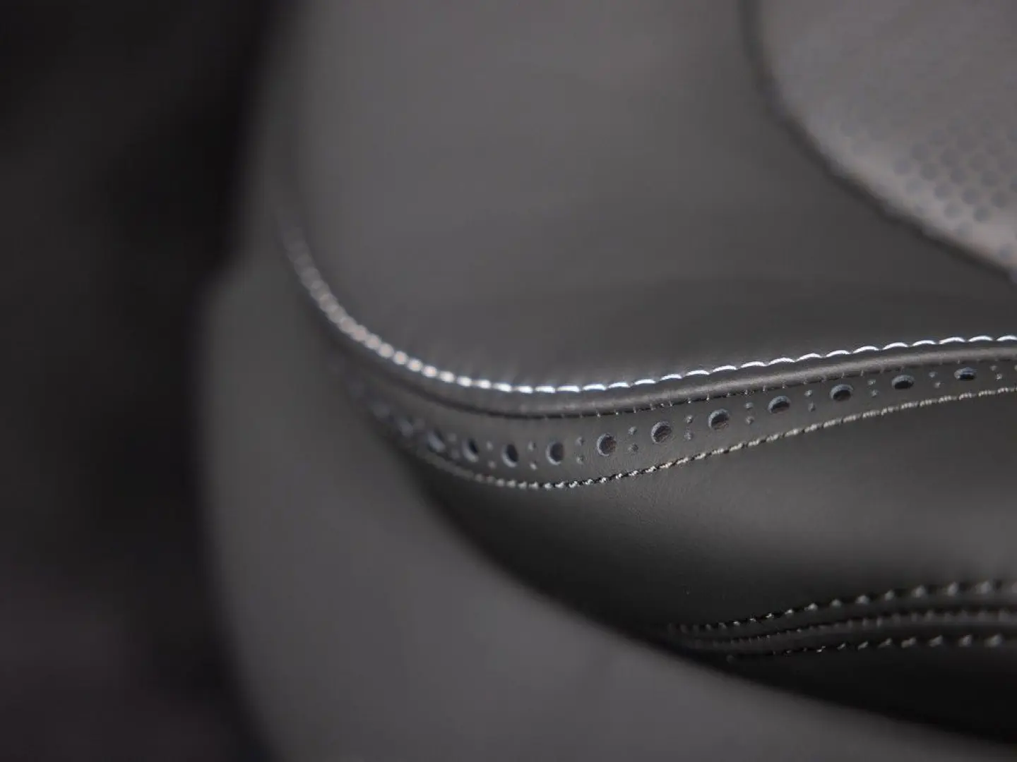 ASTON MARTIN DBX - Xenon Grey