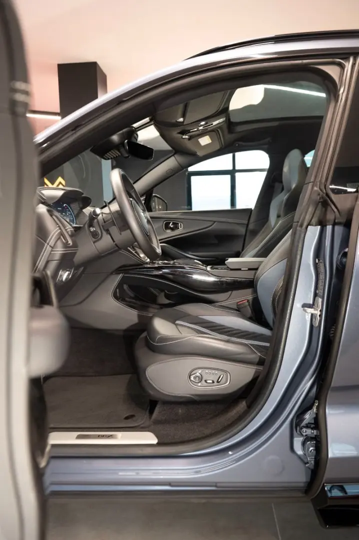 ASTON MARTIN DBX 4.0 V8